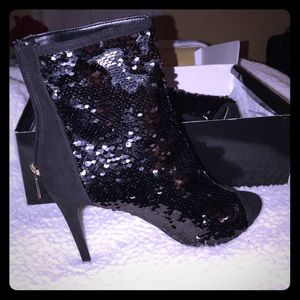 Sz 8 1/2 sequin Black booties